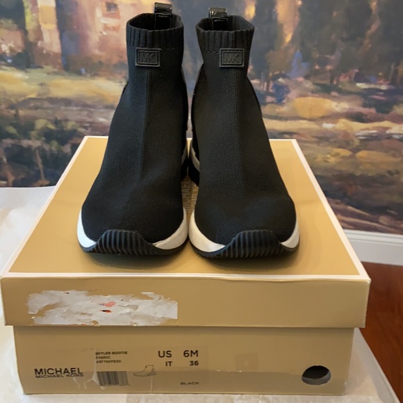 Michael Kors Skyler Bootie - Picture 1 of 14